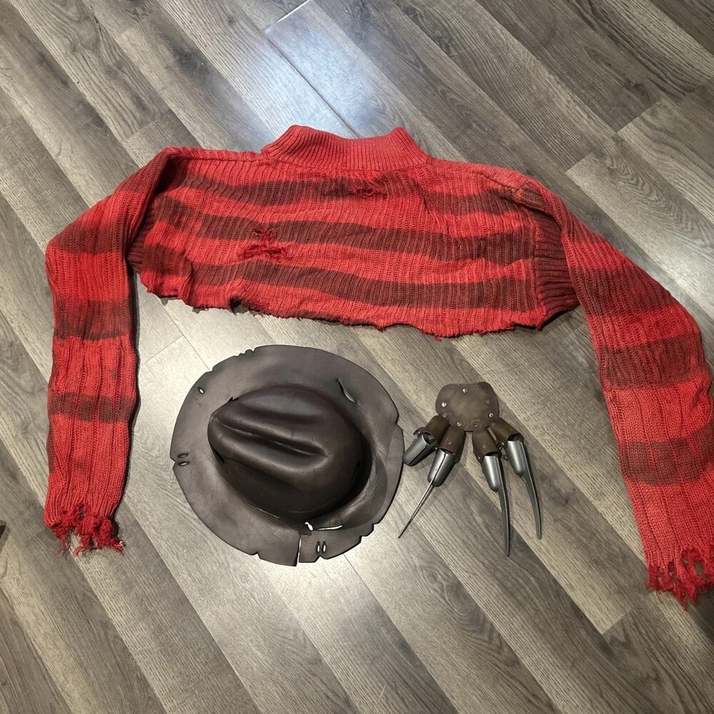 Size X Small Women’s Cropped Freddy Sweater With Hat And Freddy Fingers Costume